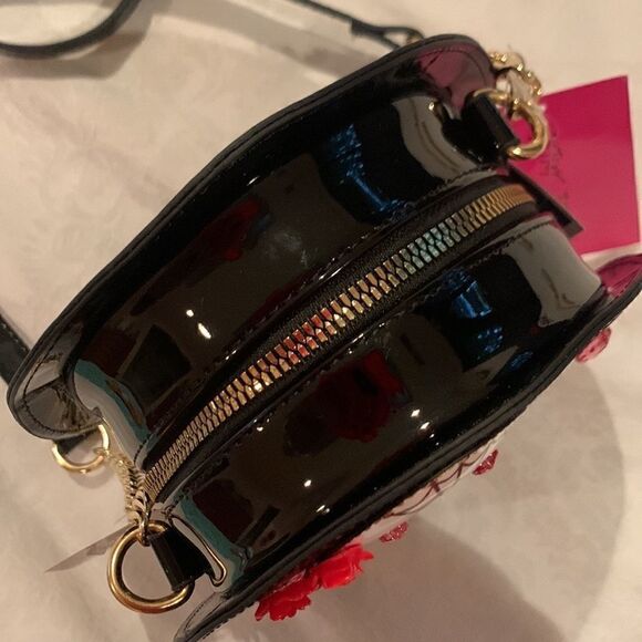 Betsey Johnson Kitsch Sugar Skull Ginger Bread Man Crossbody Handbag Shiny - Picture 15 of 16